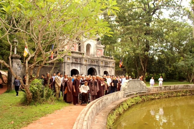 nguoiphattu-com thien su nhat hanh0.jpg